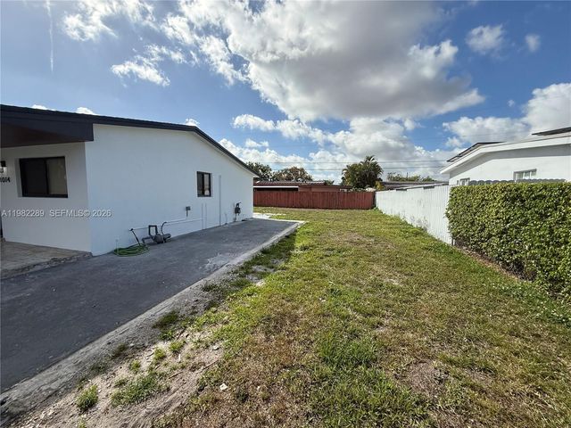 1014 W 66th St, Hialeah, FL 33012
