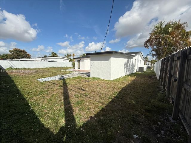 1014 W 66th St, Hialeah, FL 33012