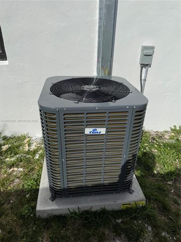 1014 W 66th St, Hialeah, FL 33012