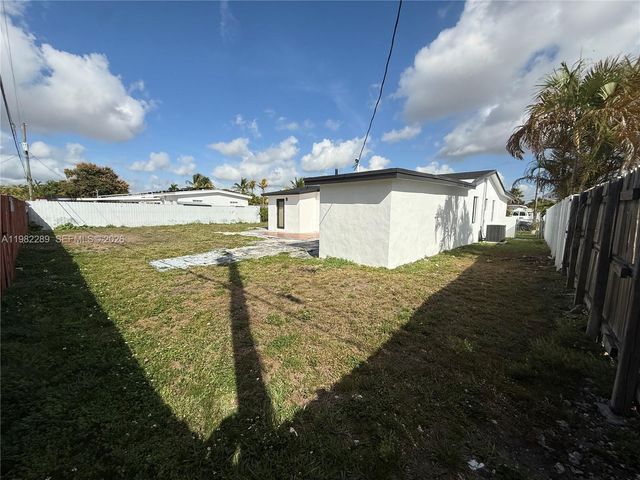1014 W 66th St, Hialeah, FL 33012