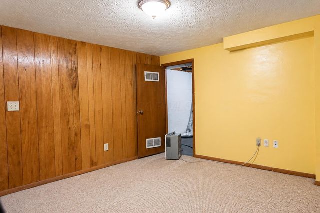 917 Annagladys Drive, Y-2, Worthington, OH 43085