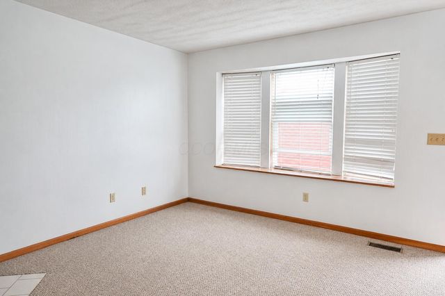 917 Annagladys Drive, Y-2, Worthington, OH 43085