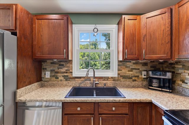 1304 Breeze Ln, Clarksville, TN 37040