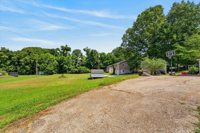 1304 Breeze Ln, Clarksville, TN 37040