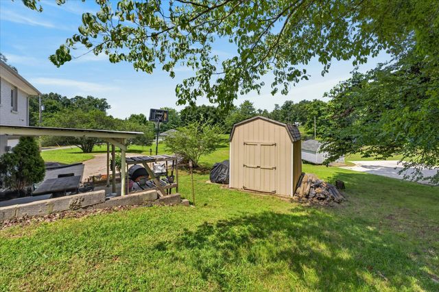 1304 Breeze Ln, Clarksville, TN 37040