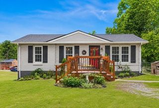 1304 Breeze Ln, Clarksville, TN 37040