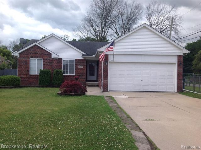 32010 N Oakcrest Drive, Chesterfield, MI 48047