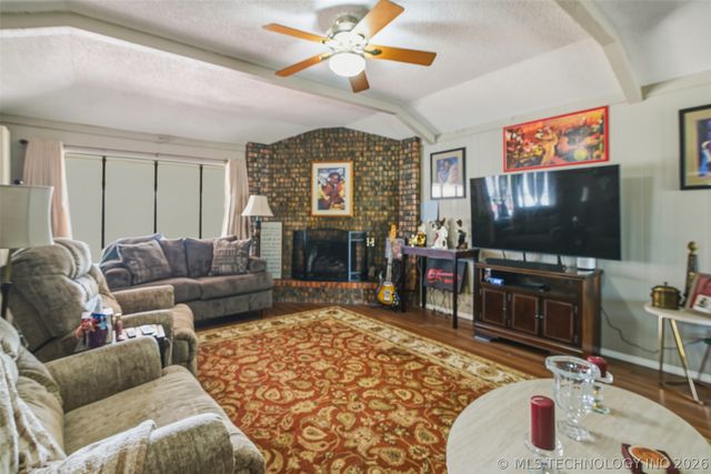 543 Meadowood Drive, Broken Arrow, OK 74011