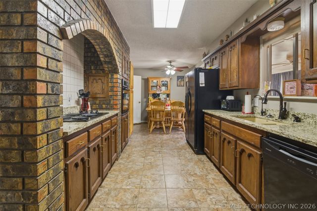 543 Meadowood Drive, Broken Arrow, OK 74011