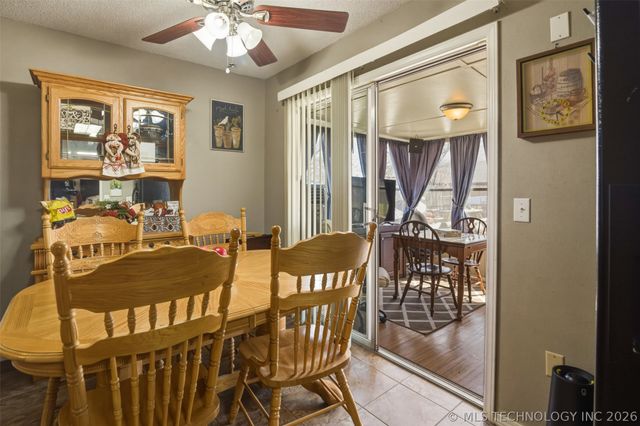 543 Meadowood Drive, Broken Arrow, OK 74011