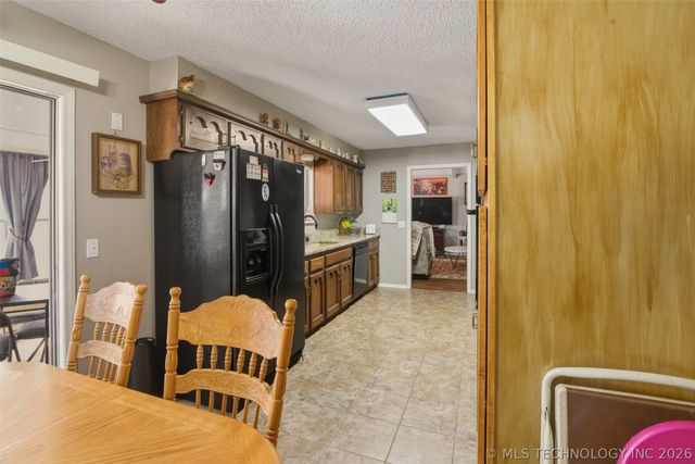 543 Meadowood Drive, Broken Arrow, OK 74011