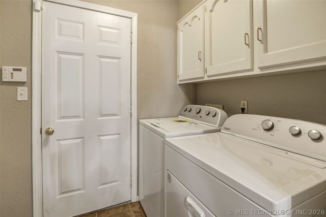 543 Meadowood Drive, Broken Arrow, OK 74011