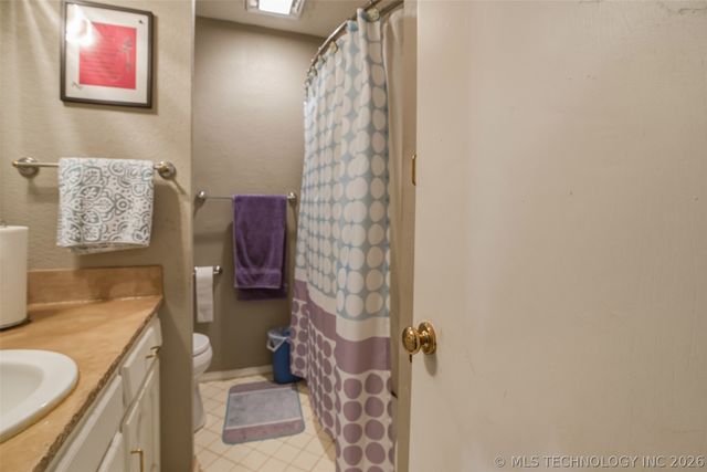 543 Meadowood Drive, Broken Arrow, OK 74011