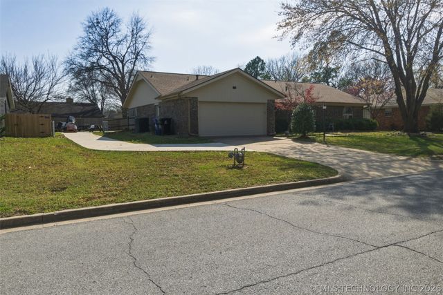 543 Meadowood Drive, Broken Arrow, OK 74011