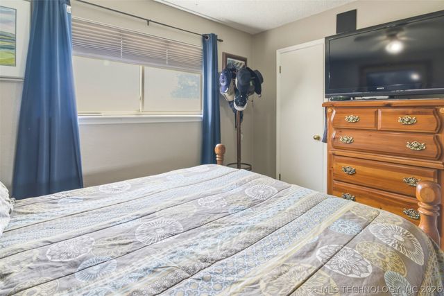 543 Meadowood Drive, Broken Arrow, OK 74011