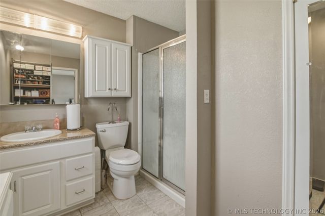 543 Meadowood Drive, Broken Arrow, OK 74011