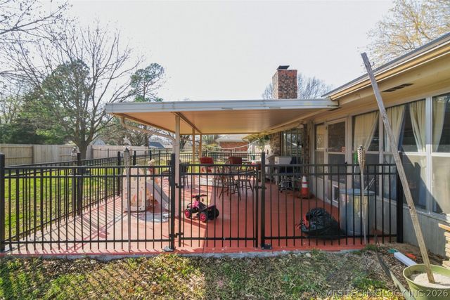 543 Meadowood Drive, Broken Arrow, OK 74011