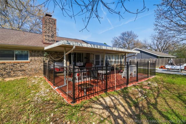 543 Meadowood Drive, Broken Arrow, OK 74011