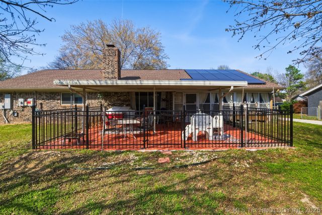 543 Meadowood Drive, Broken Arrow, OK 74011