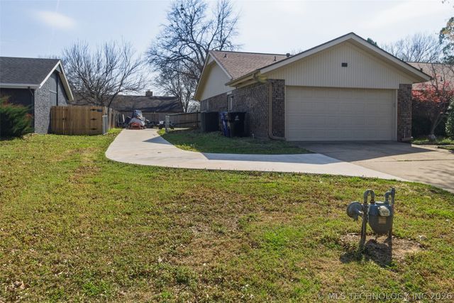 543 Meadowood Drive, Broken Arrow, OK 74011
