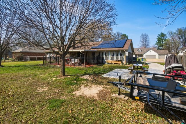 543 Meadowood Drive, Broken Arrow, OK 74011