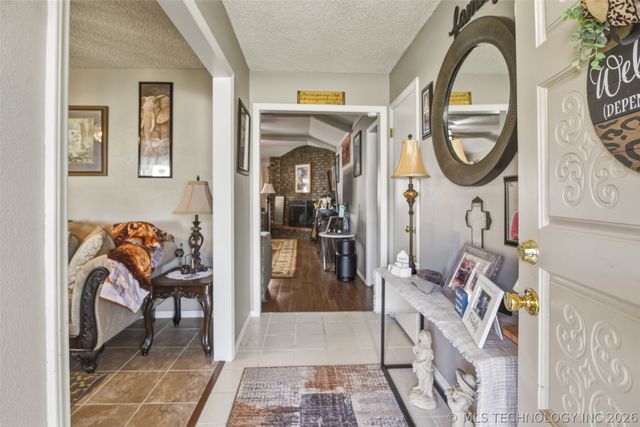 543 Meadowood Drive, Broken Arrow, OK 74011