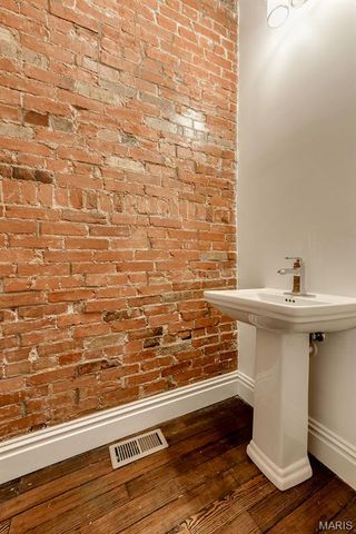 3437 Nebraska Avenue, St Louis, MO 63118