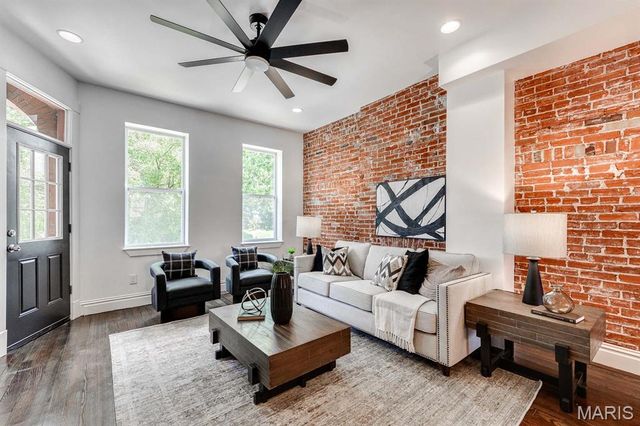 3437 Nebraska Avenue, St Louis, MO 63118
