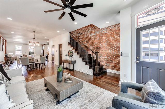 3437 Nebraska Avenue, St Louis, MO 63118