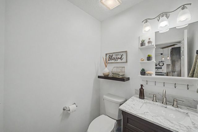 150 S Prairie View Drive 502, West Des Moines, IA 50266