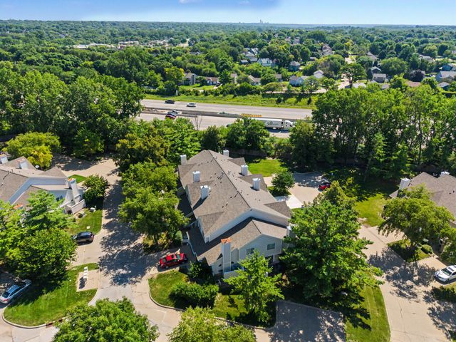 150 S Prairie View Drive 502, West Des Moines, IA 50266