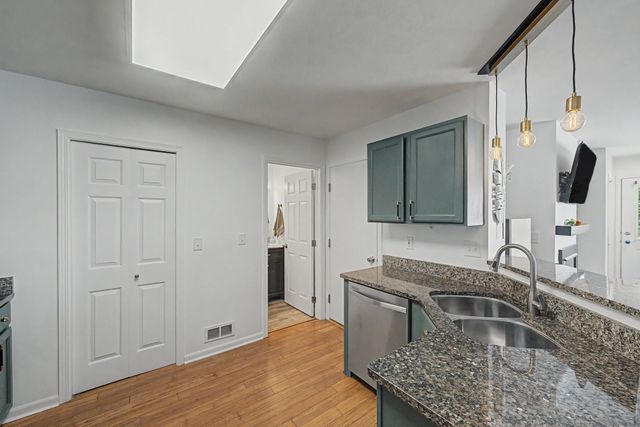 150 S Prairie View Drive 502, West Des Moines, IA 50266