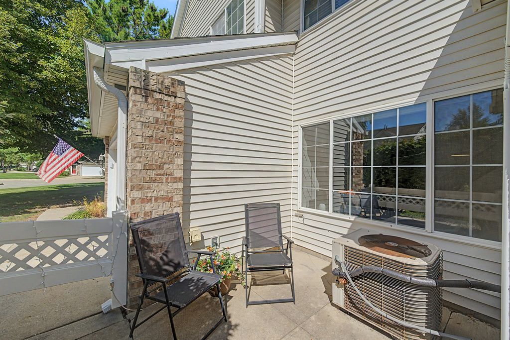 150 S Prairie View Drive 502, West Des Moines, IA 50266