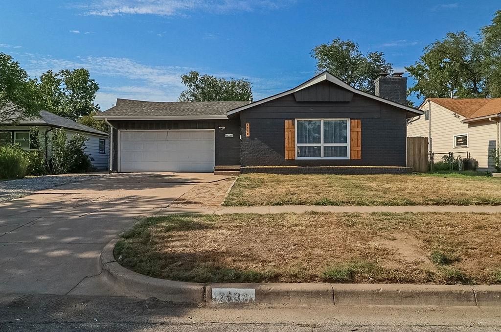 2538 W Columbine Ln, Wichita, KS 67204