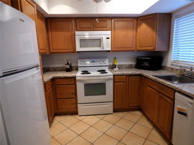 18 QUAILS RUN BOULEVARD 4, Englewood, FL 34223