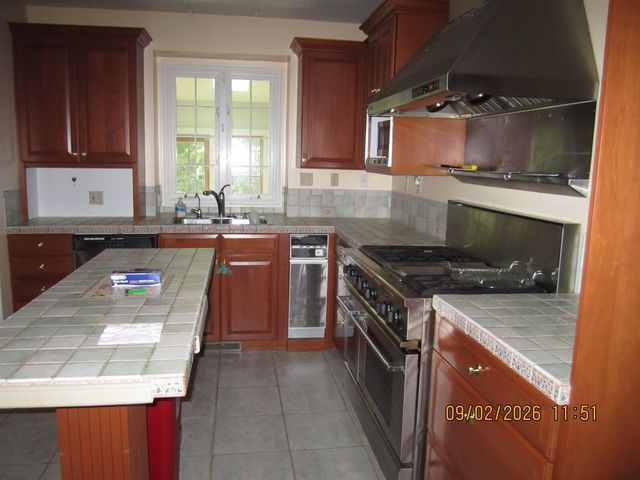 741 W Center Street, Douglas, MI 49406