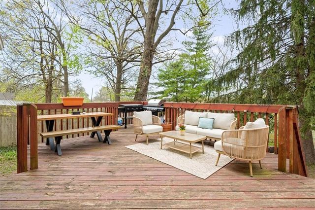 8330 Riggs Street, Overland Park, KS 66212