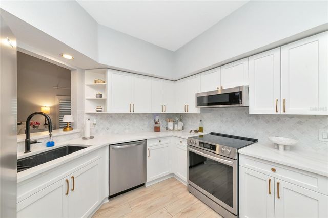 6835 FAIRVIEW TERRACE 6835, Bradenton, FL 34203