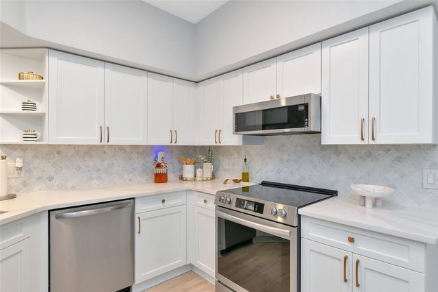 6835 FAIRVIEW TERRACE 6835, Bradenton, FL 34203