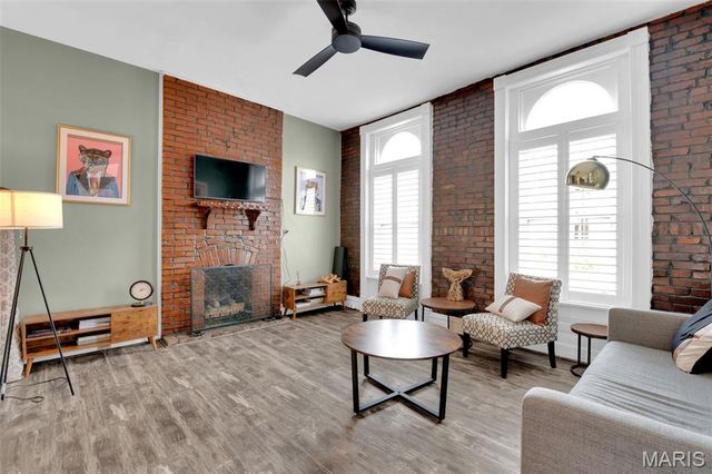 3436 Chippewa Street, St Louis, MO 63118