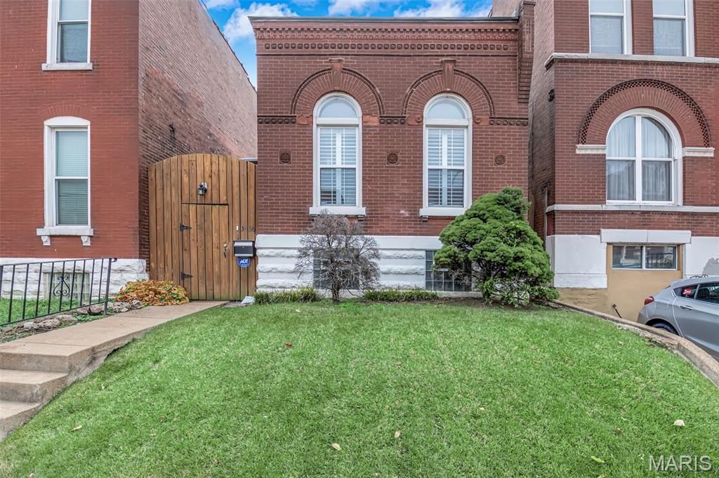 3436 Chippewa Street, St Louis, MO 63118
