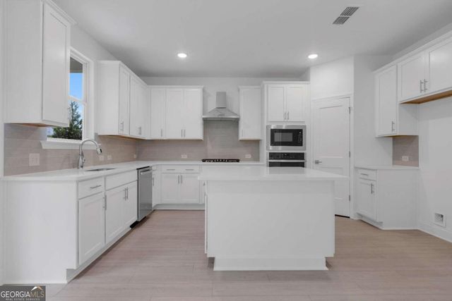 408 Red Wood Lane, Hoschton, GA 30548