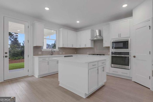 408 Red Wood Lane, Hoschton, GA 30548