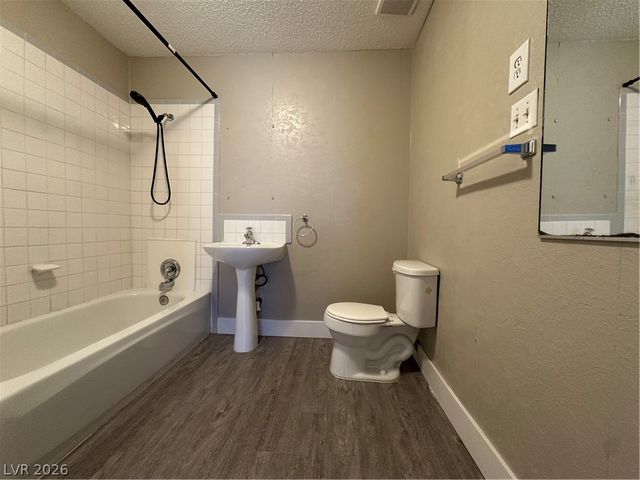 1467 Hialeah Drive D, Las Vegas, NV 89119