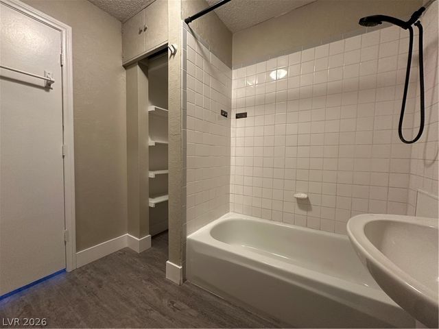 1467 Hialeah Drive D, Las Vegas, NV 89119