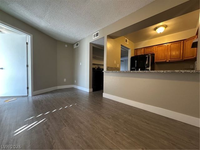 1467 Hialeah Drive D, Las Vegas, NV 89119