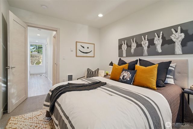 7207 12th Avenue NE, Seattle, WA 98115