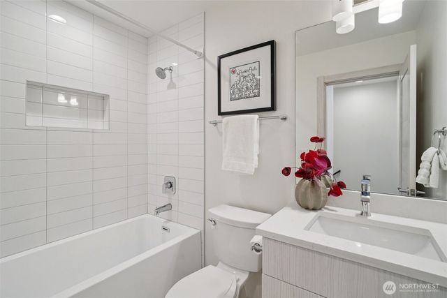 7207 12th Avenue NE, Seattle, WA 98115