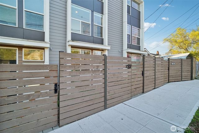 7207 12th Avenue NE, Seattle, WA 98115