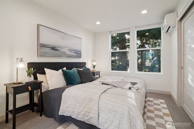 7207 12th Avenue NE, Seattle, WA 98115